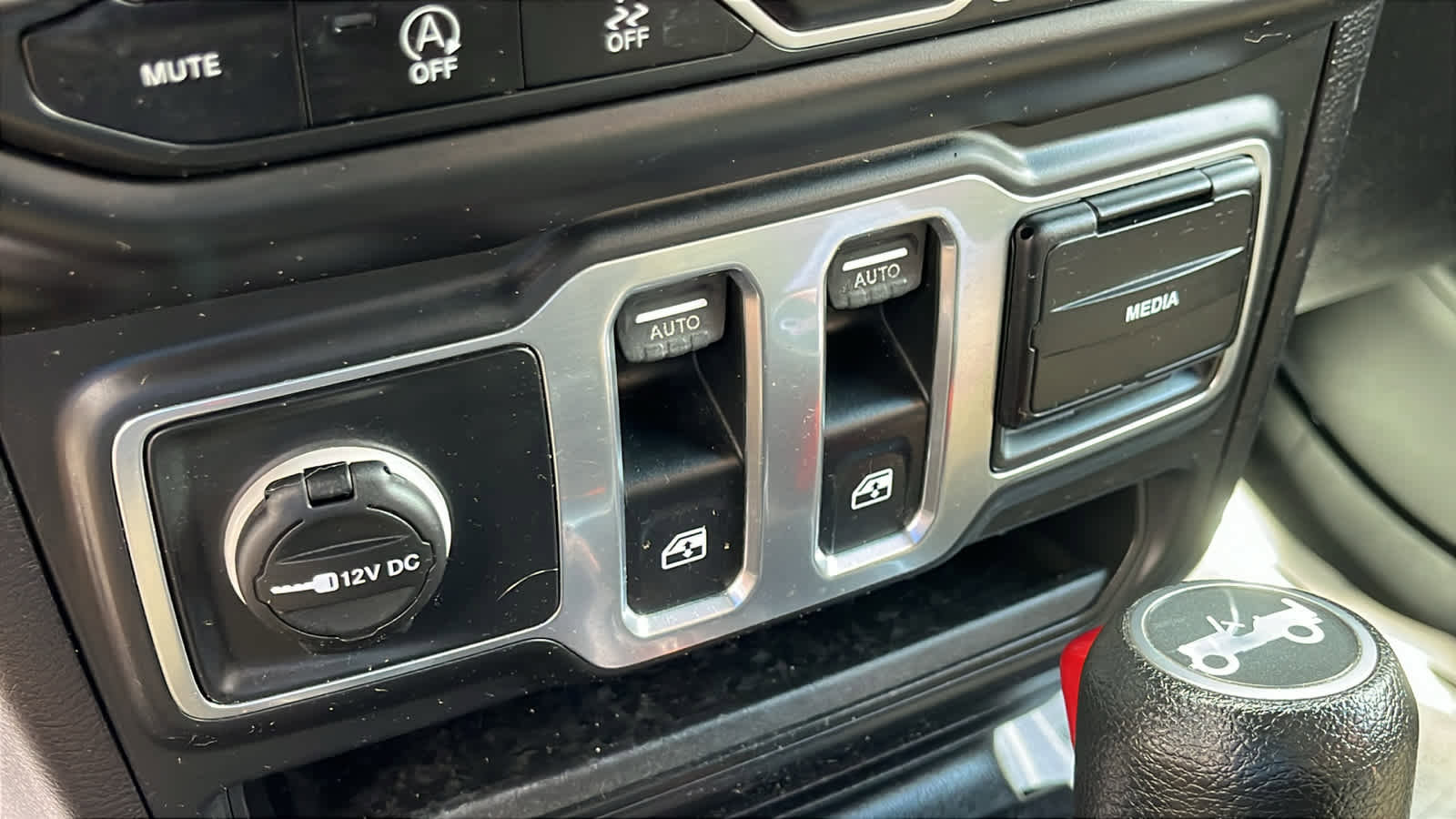 Used 2018 Jeep Wrangler Sport AWD/4WD image 26