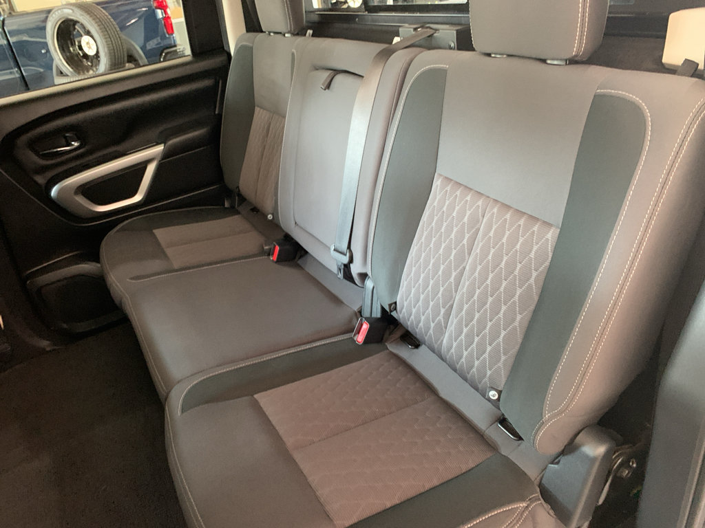 Used 2022 Nissan Titan SV RWD image 13