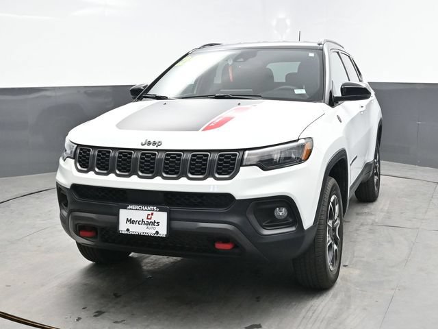 Used 2025 Jeep Compass Trailhawk AWD/4WD image 2