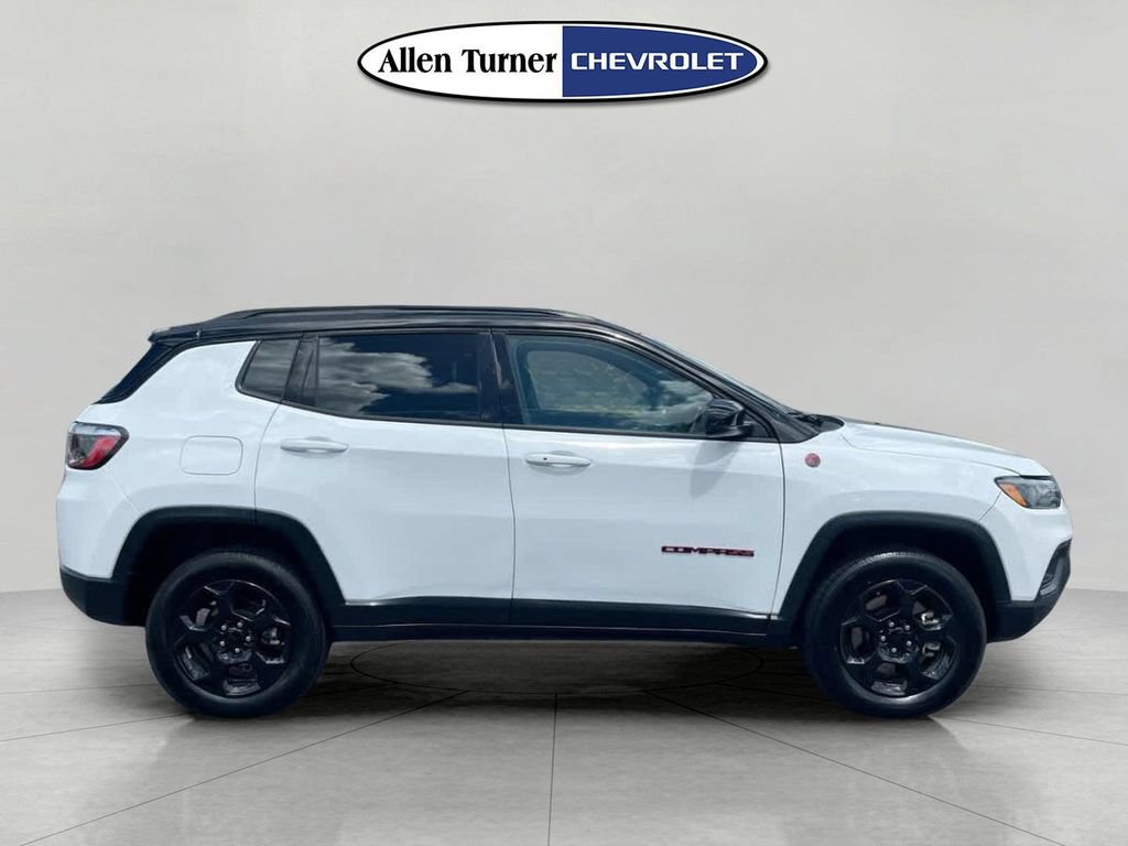 Used 2023 Jeep Compass Trailhawk AWD/4WD image 3