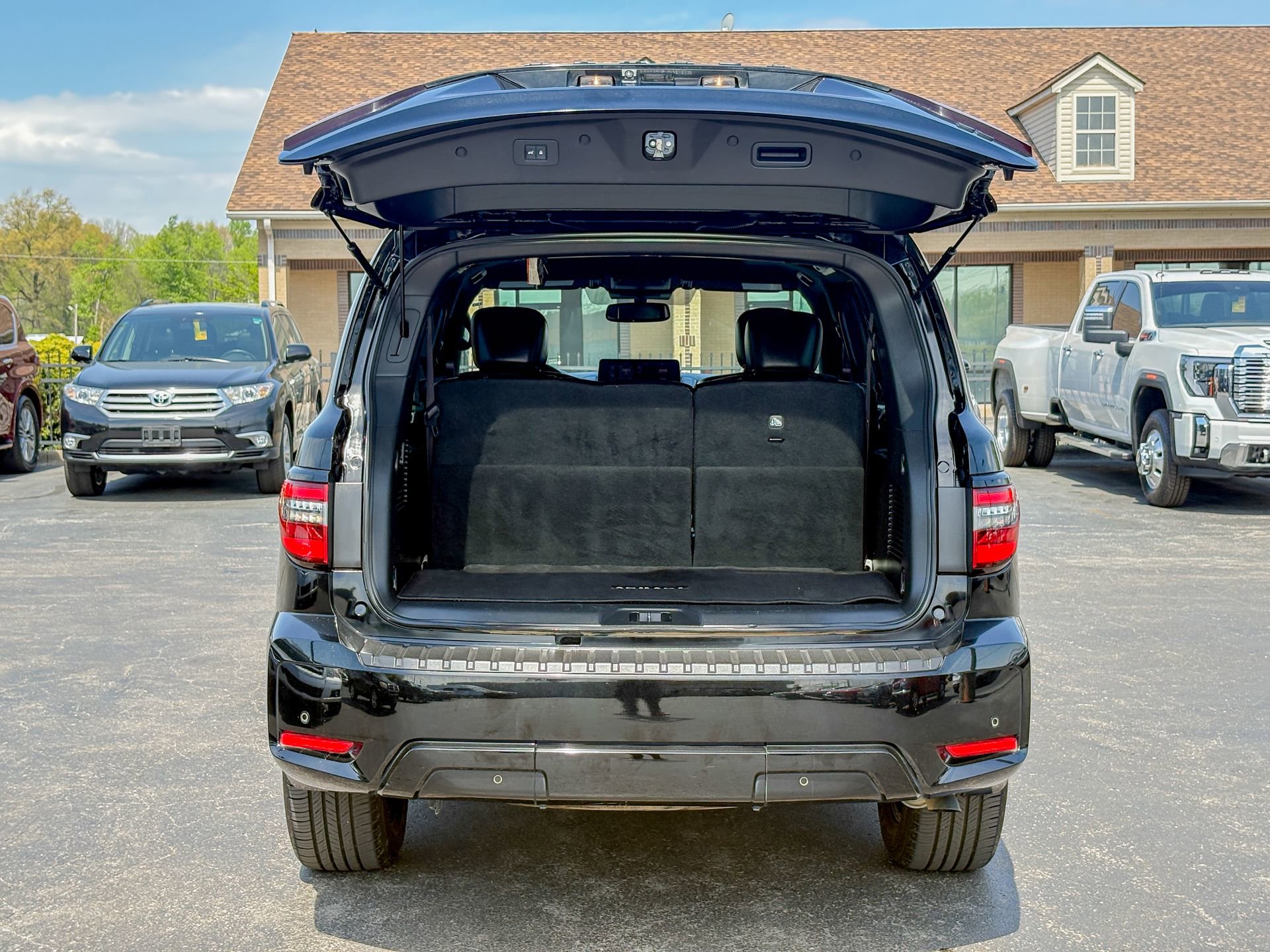 Used 2022 Nissan Armada SL w/ Midnight Edition Package image 34
