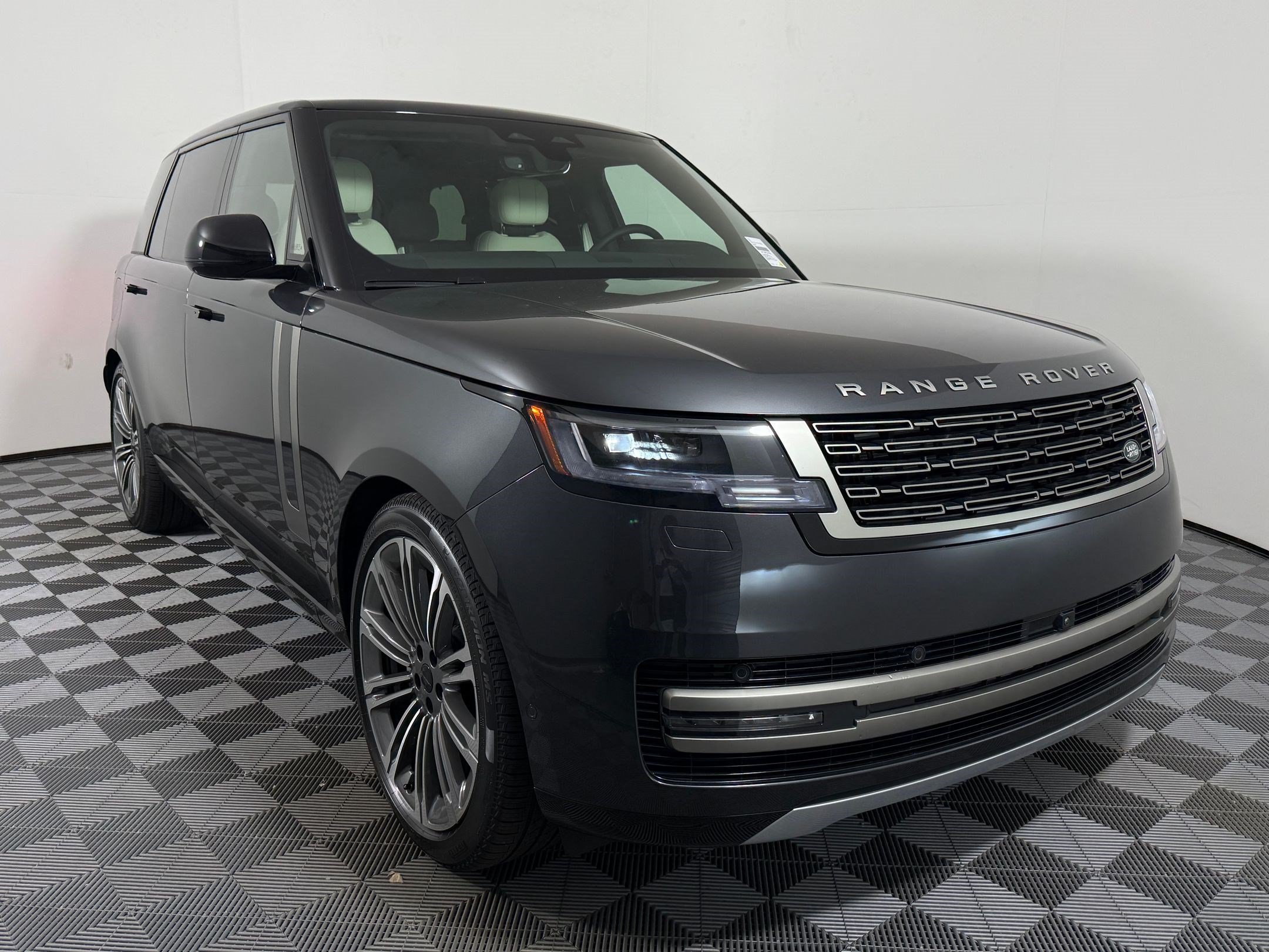New 2026 Land Rover Range Rover Long Wheelbase SE AWD/4WD image 7