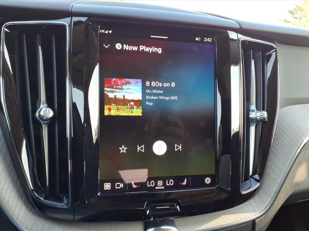 Certified 2025 Volvo XC60 B5 Plus image 17