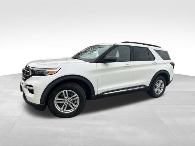 Used 2020 Ford Explorer XLT w/ Equipment Group 202A image 2