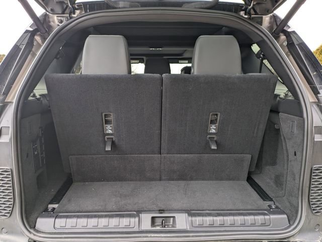 Used 2025 Land Rover Discovery Dynamic SE image 16