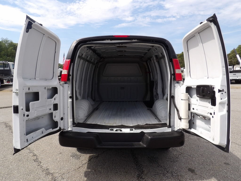 Used 2016 Chevrolet Express 2500 RWD image 41