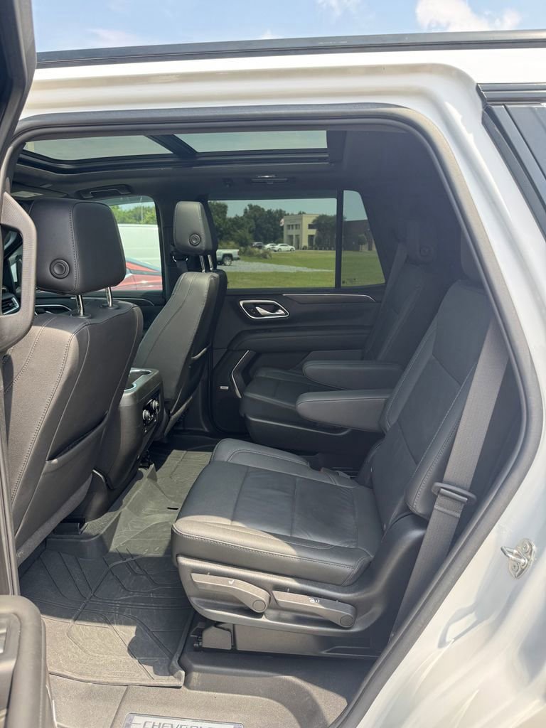 Used 2024 Chevrolet Tahoe Z71 w/ Luxury Package AWD/4WD image 17