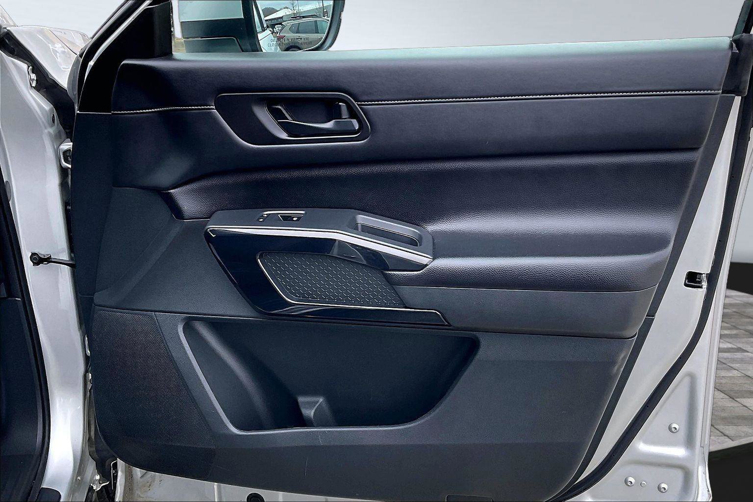 Certified 2024 Nissan Pathfinder SV image 24