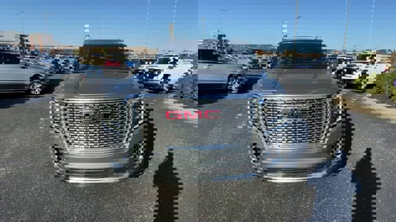 Certified 2023 GMC Yukon XL Denali image 4