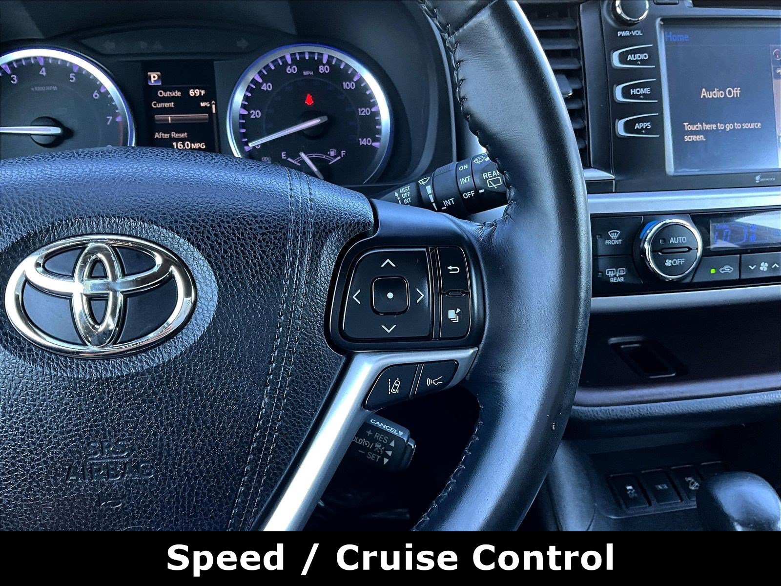 Used 2018 Toyota Highlander XLE AWD/4WD image 12