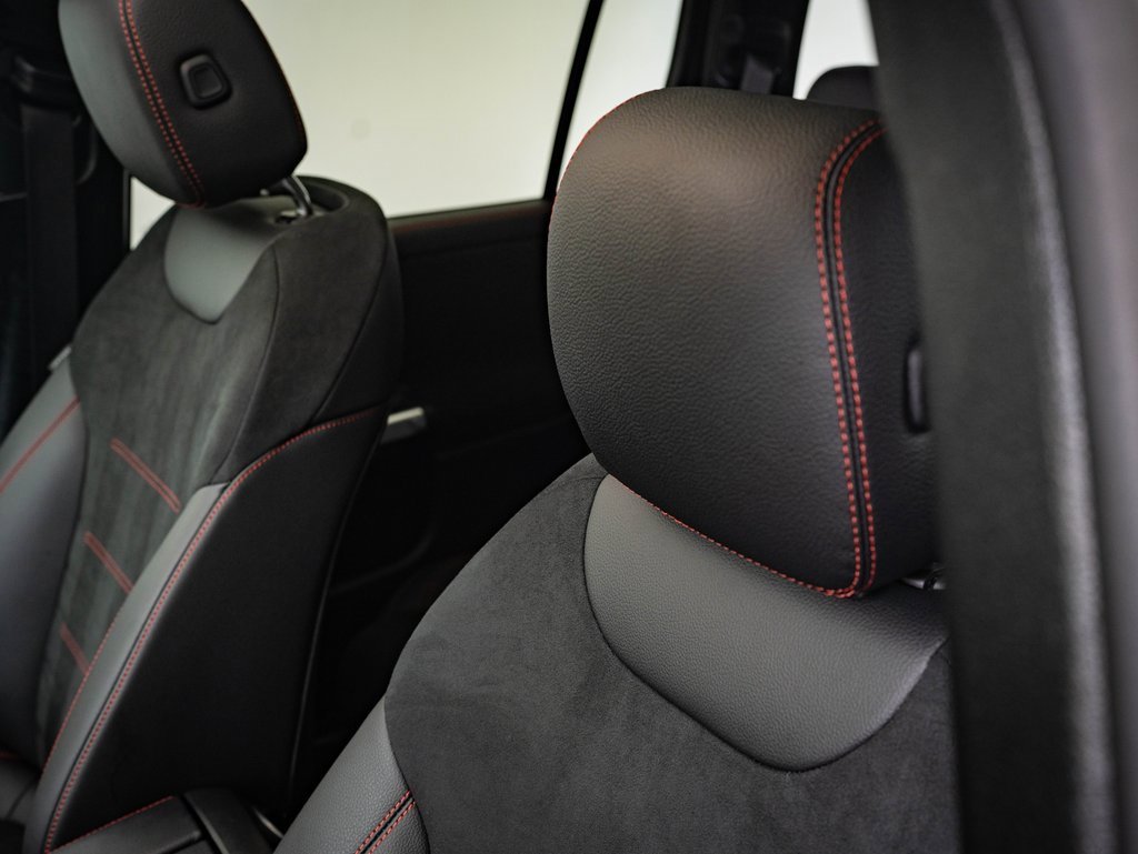 Used 2024 Mercedes-Benz GLB 250 4MATIC image 21