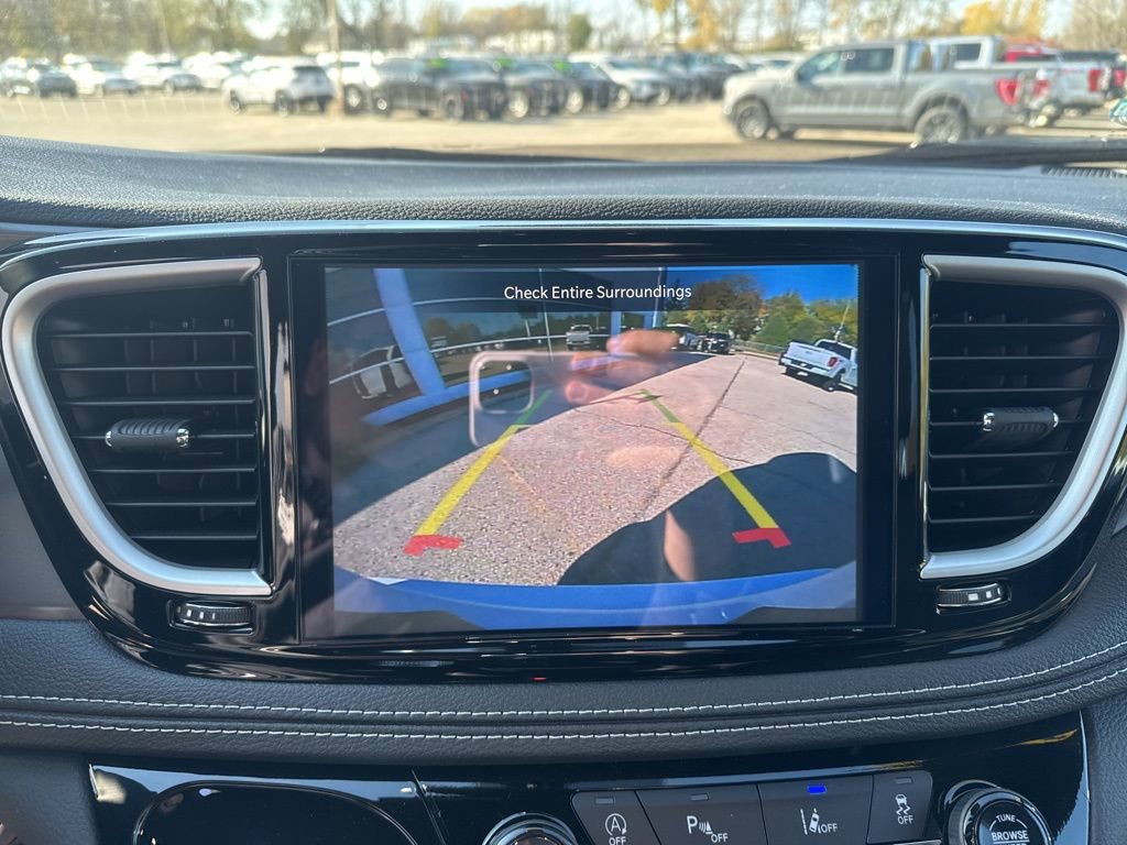 New 2026 Chrysler Pacifica Select image 15