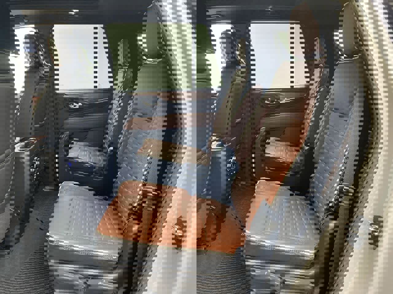 Used 2024 GMC Yukon Denali Ultimate image 17