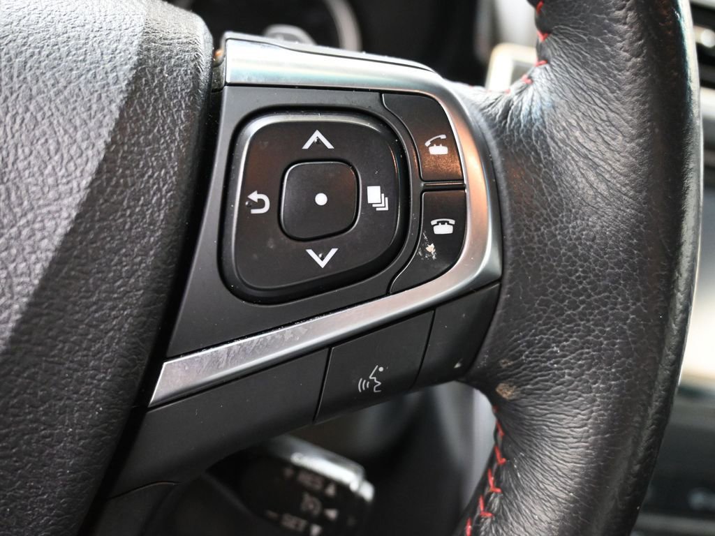 Used 2017 Toyota Camry SE w/ Moonroof Package image 24