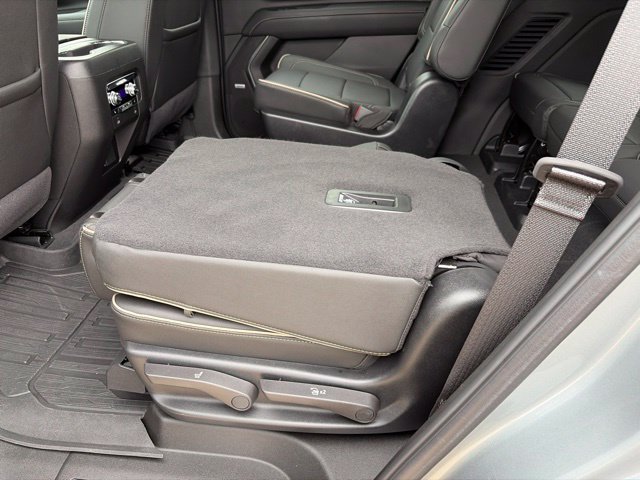 Used 2024 GMC Yukon SLT w/ SLT Premium Package AWD/4WD image 39