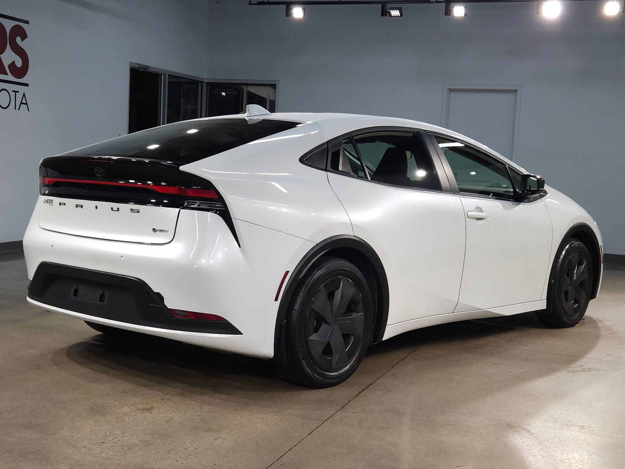 Used 2023 Toyota Prius LE image 7