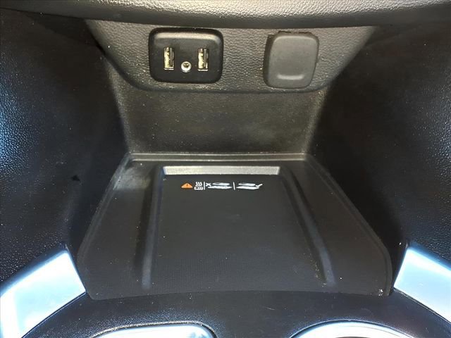 Used 2023 Chevrolet Traverse LT image 24