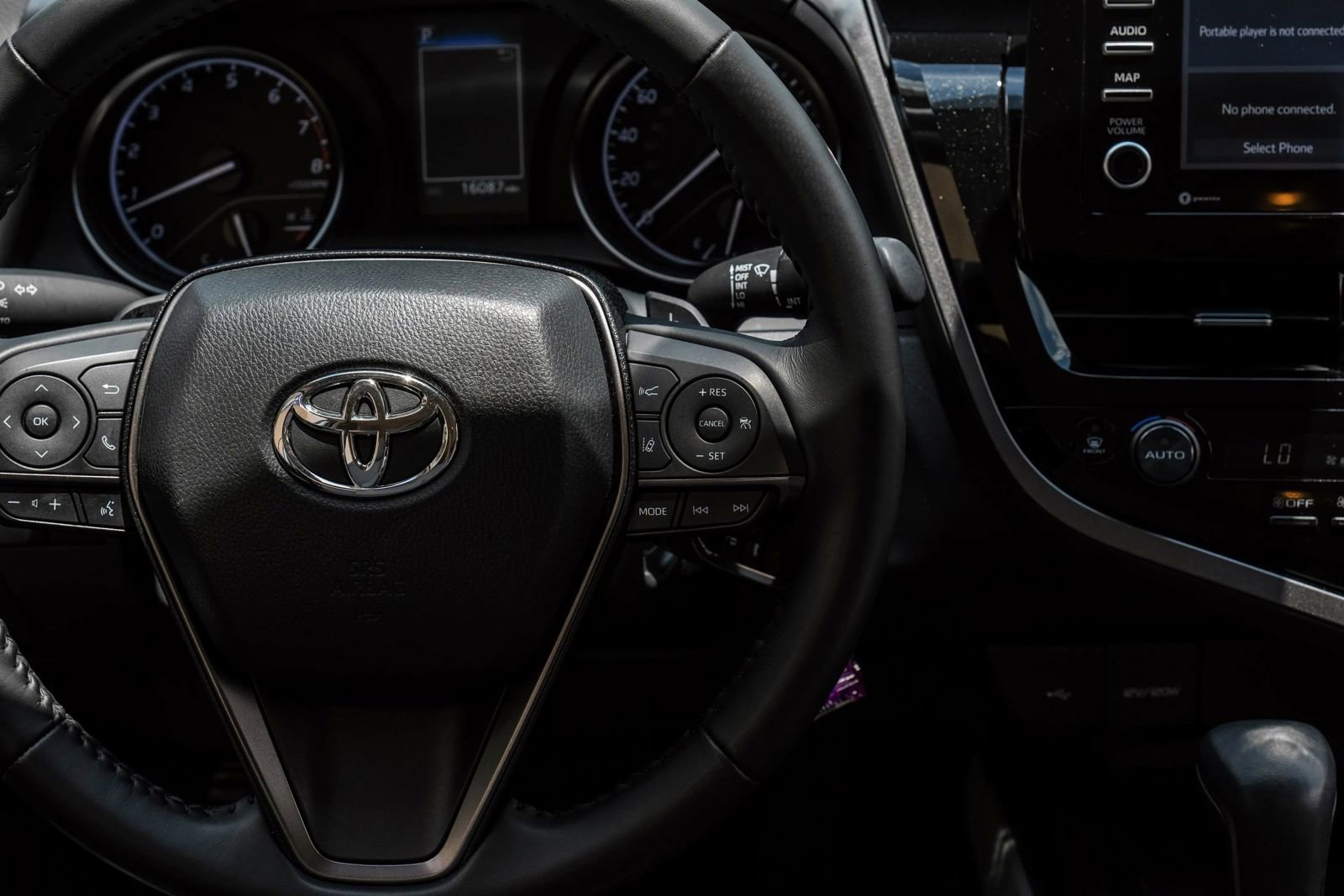 Used 2023 Toyota Camry SE FWD image 21