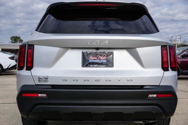 Used 2022 Kia Sorento LX image 6