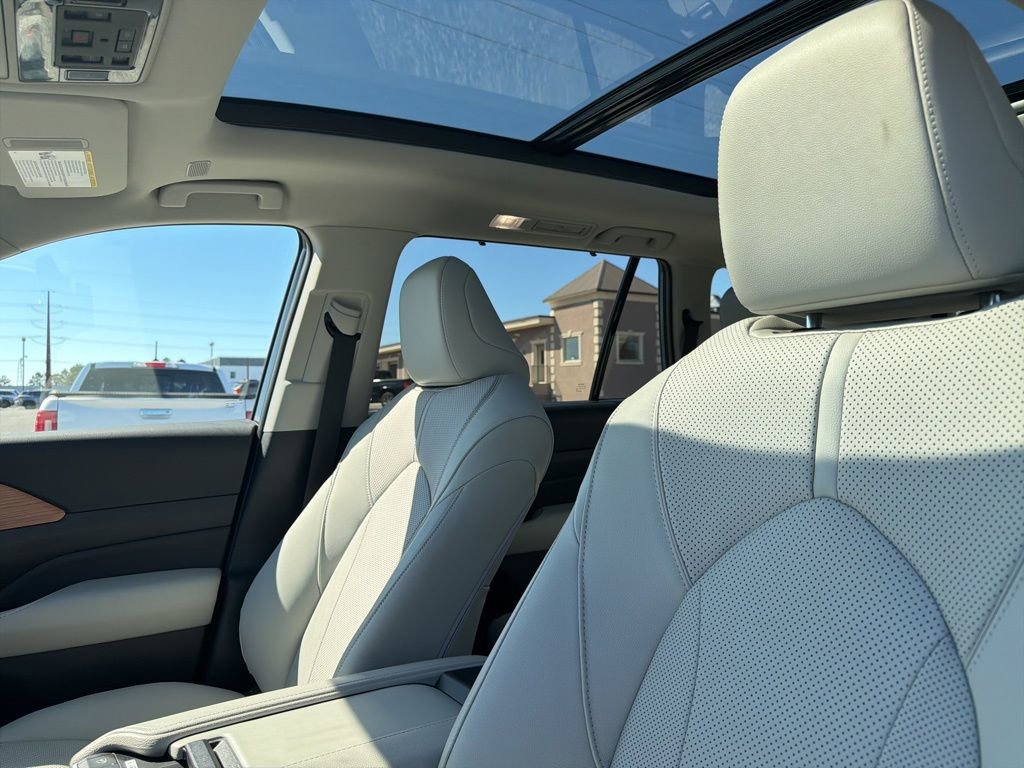 Used 2026 Toyota Grand Highlander Limited image 9