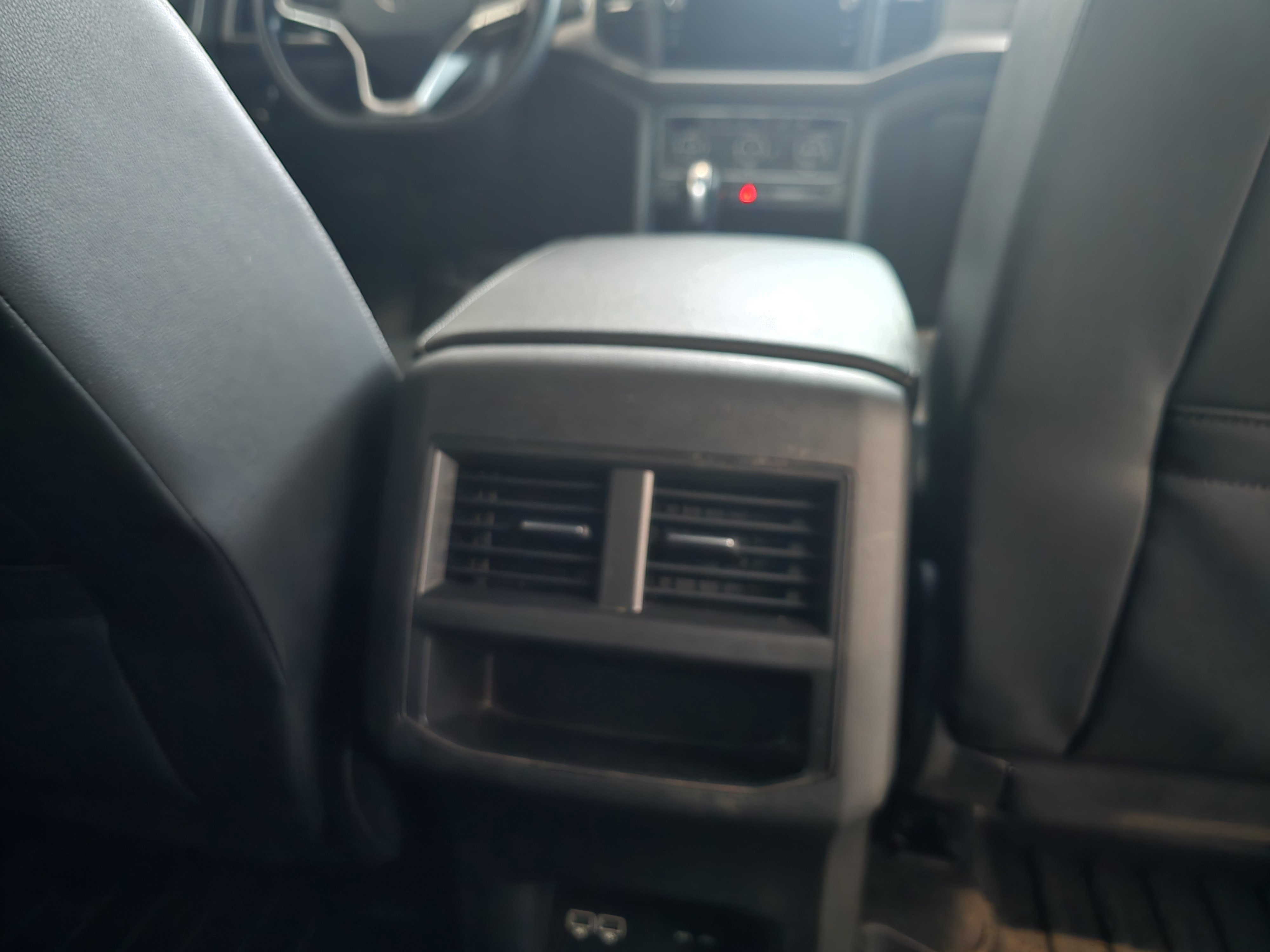 Used 2020 Volkswagen Atlas Cross Sport SE image 26