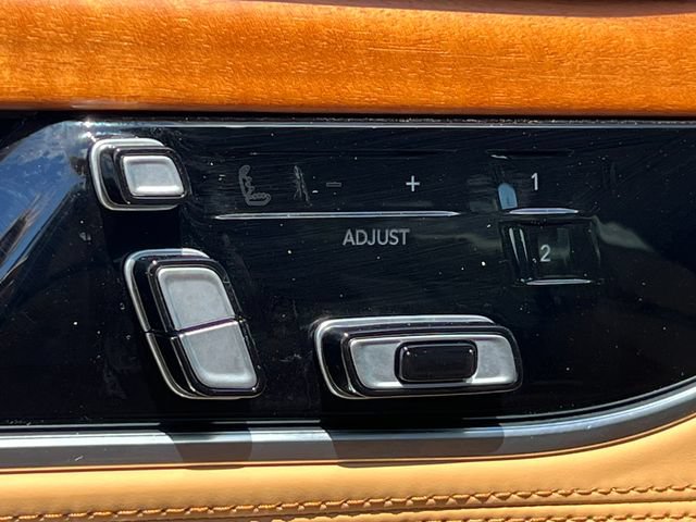 Used 2024 Jeep Grand Wagoneer L Series III w/ Rear Seat Video Group 1 AWD/4WD image 18