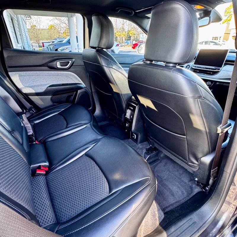 Used 2023 Jeep Compass Latitude image 8