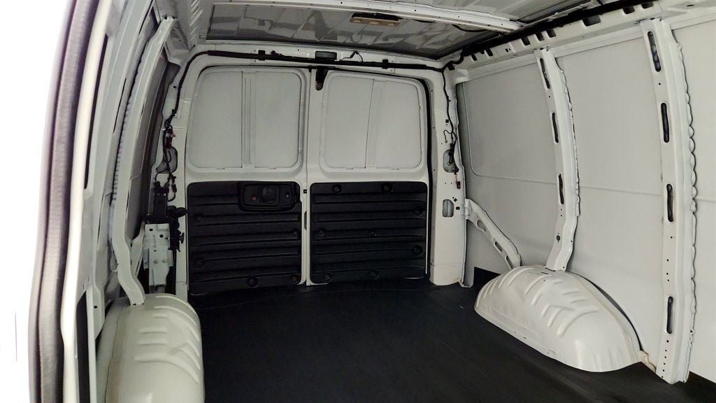 Used 2025 GMC Savana 3500 Extended RWD image 25
