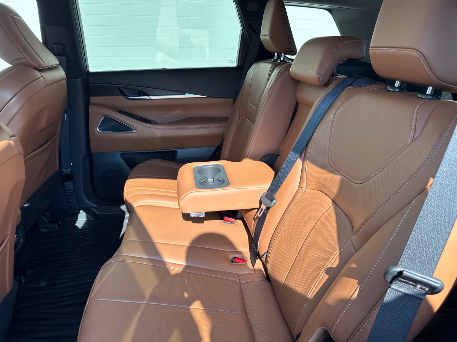 Used 2023 INFINITI QX60 Sensory w/ Vision Package AWD/4WD image 16