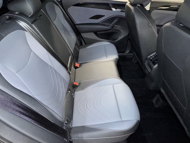 Used 2026 Volkswagen Tiguan SE AWD/4WD image 12