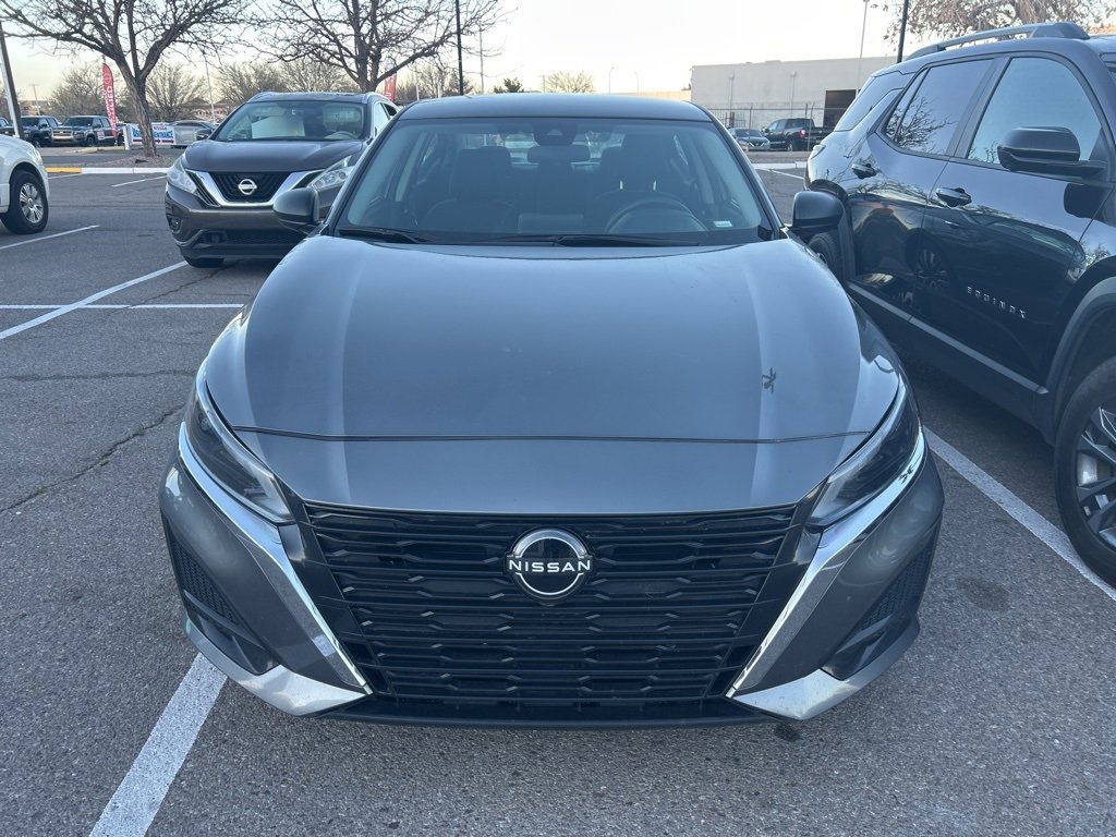 Used 2024 Nissan Altima 2.5 SV image 2