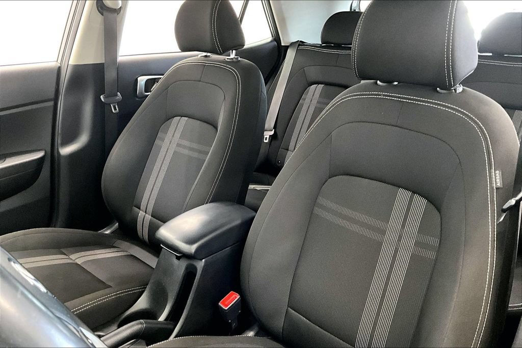 Used 2025 Hyundai Venue SEL FWD image 26
