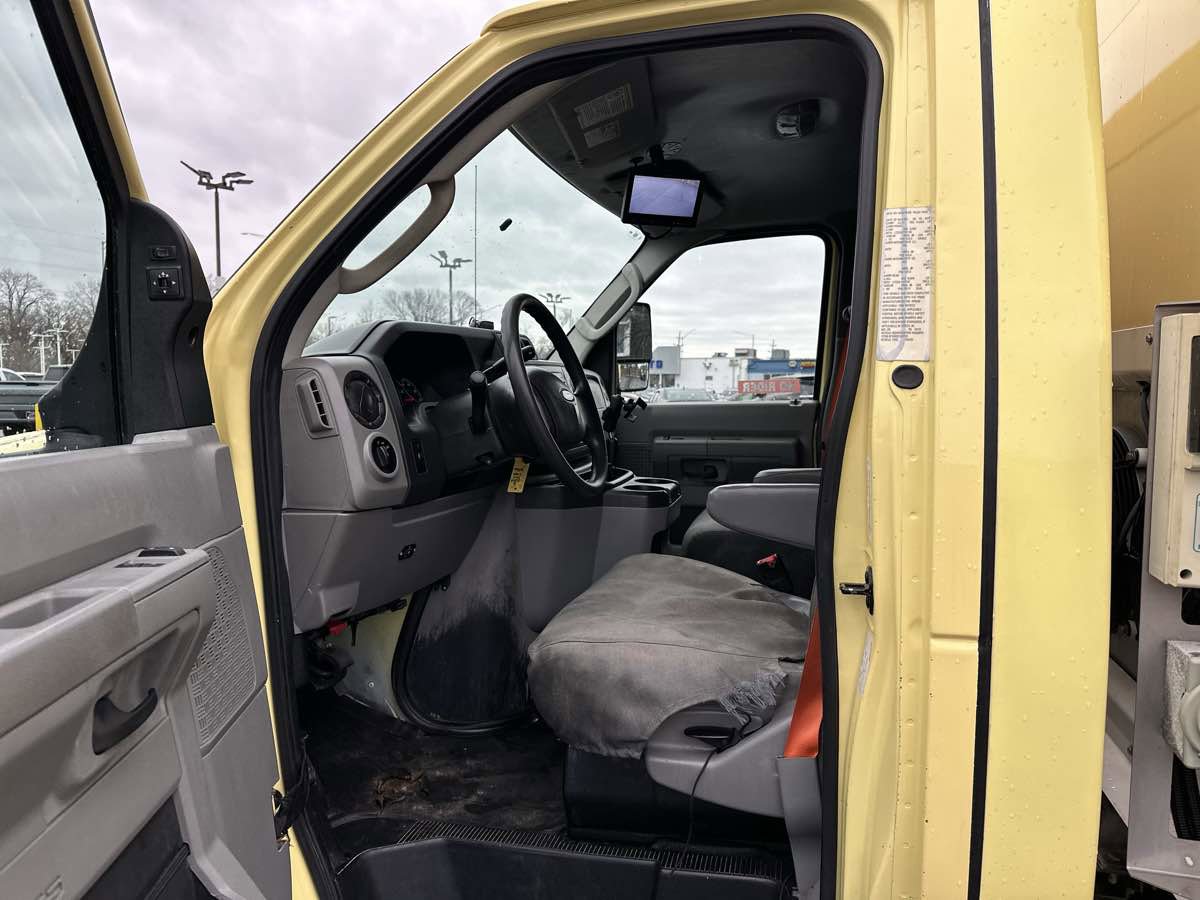 Used 2019 Ford E-450 and Econoline 450 Super Duty w/ Power Windows & Locks Group image 9