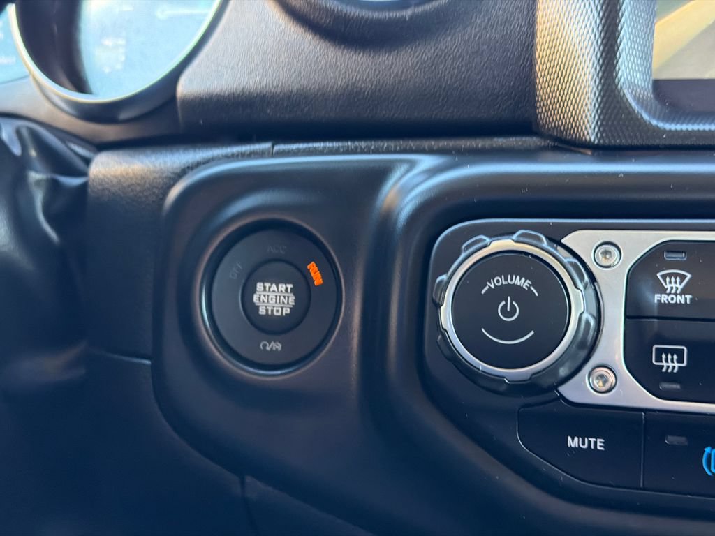 Used 2022 Jeep Wrangler Unlimited Sahara w/ Cold Weather Group AWD/4WD image 27