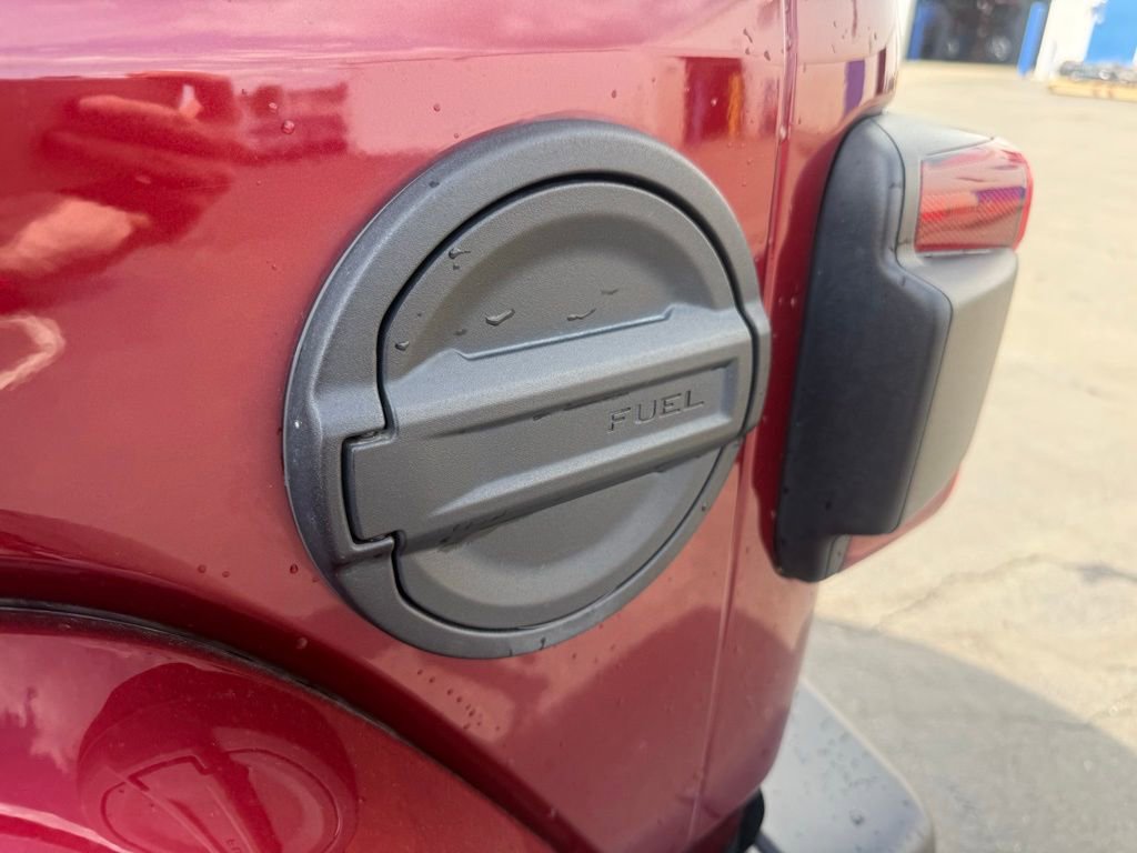 Used 2021 Jeep Wrangler Unlimited Sahara w/ Cold Weather Group AWD/4WD image 44