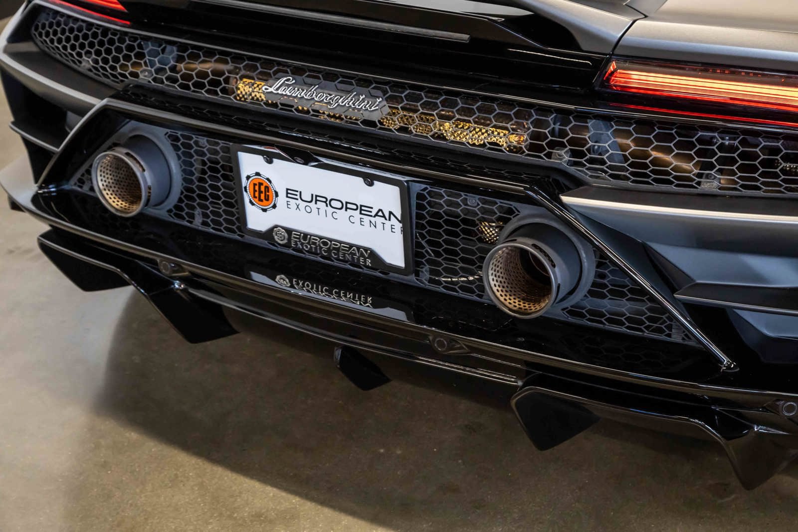 Used 2021 Lamborghini Huracan EVO RWD image 30