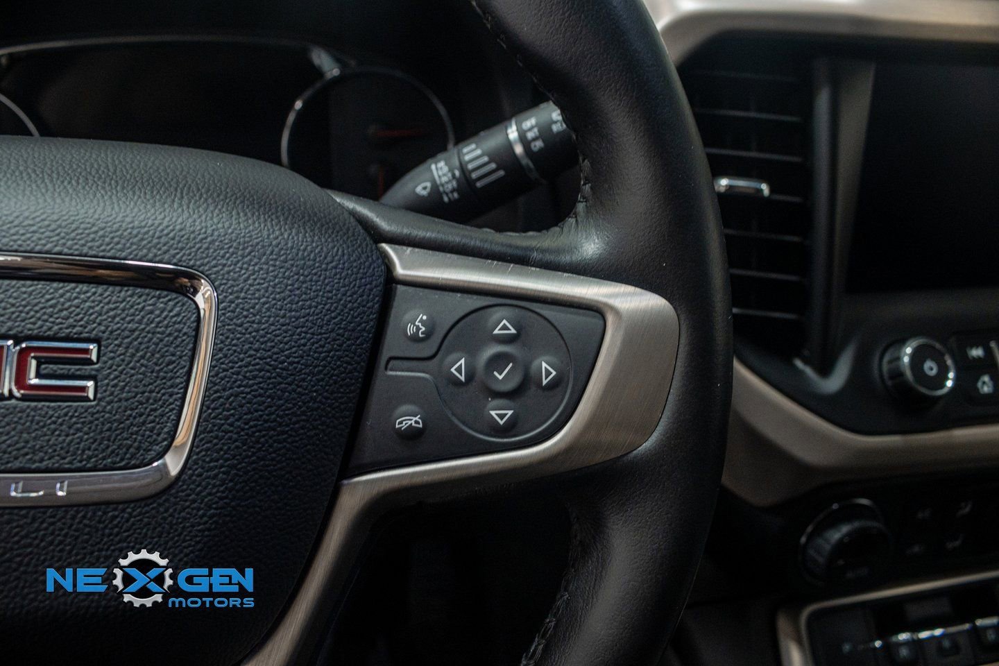 Used 2020 GMC Acadia Denali w/ Denali Ultimate Package image 15