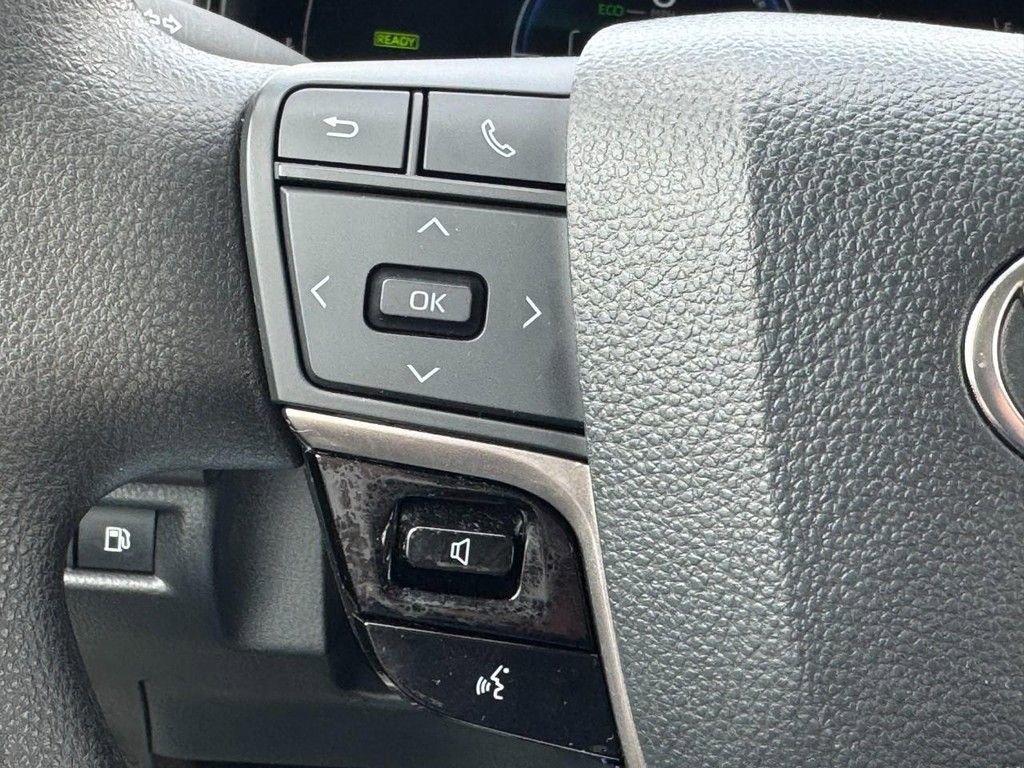 Used 2025 Toyota Camry LE image 17