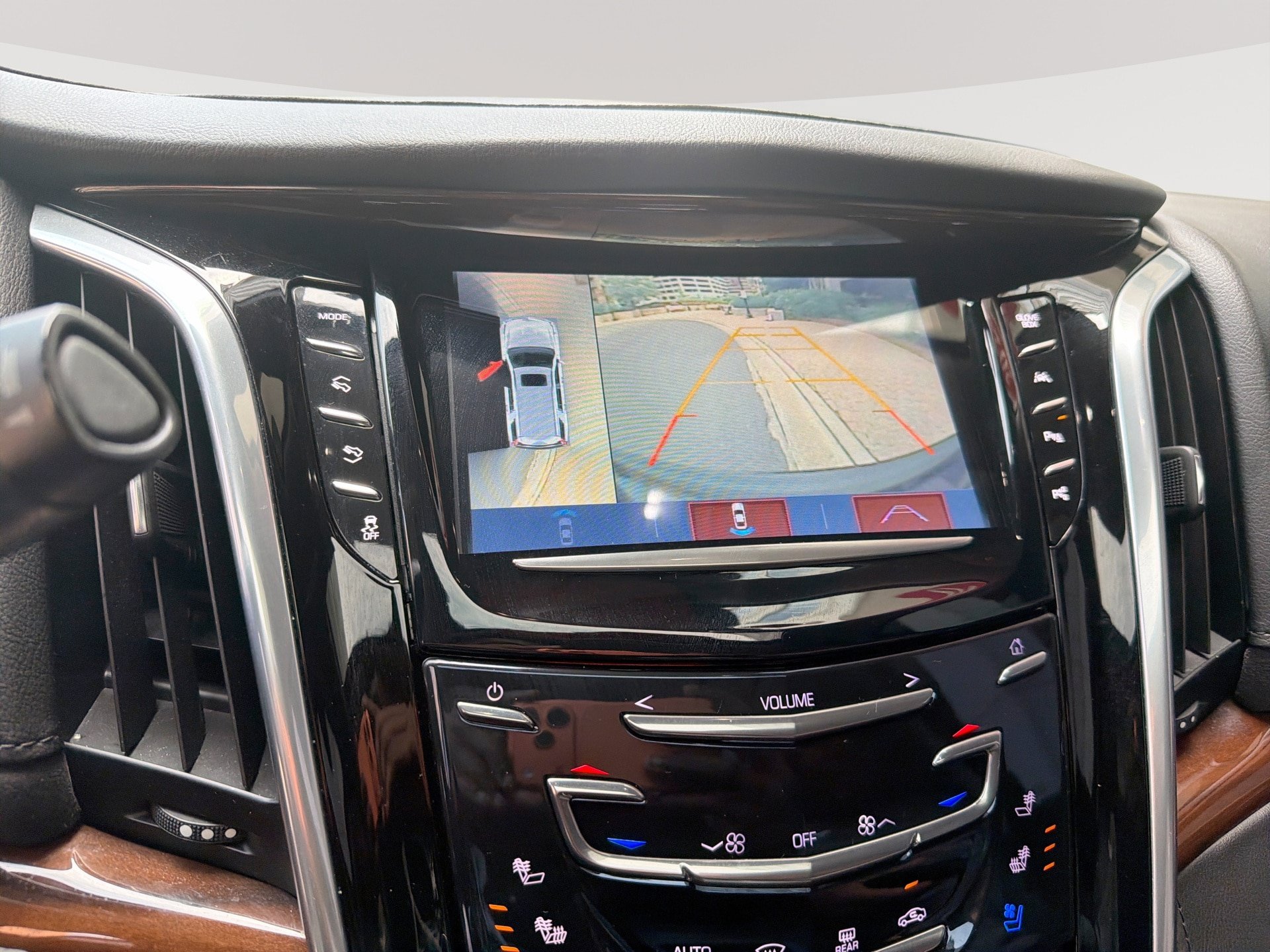 Used 2020 Cadillac Escalade ESV Luxury w/ Escalade Sport Edition AWD/4WD image 25