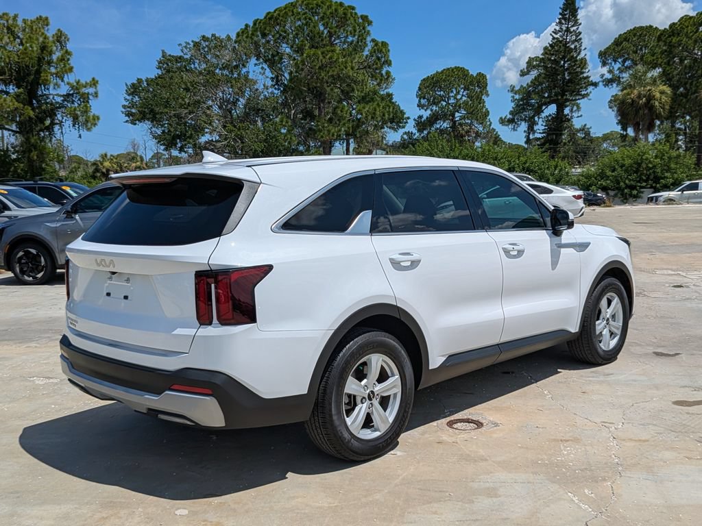 Certified 2024 Kia Sorento LX FWD image 8