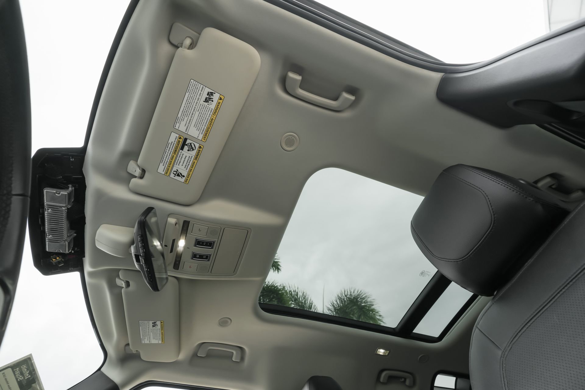 Used 2022 Land Rover Defender 110 SE image 21