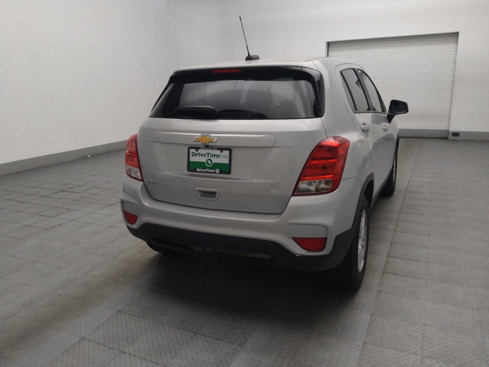Used 2022 Chevrolet Trax LS w/ Tint and Cruise Package FWD image 9