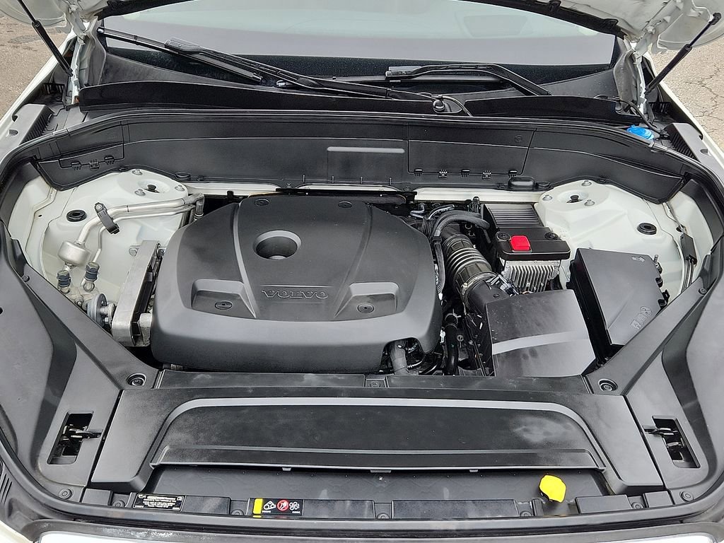 Used 2020 Volvo XC90 T6 Momentum w/ Protection Package Premier image 28