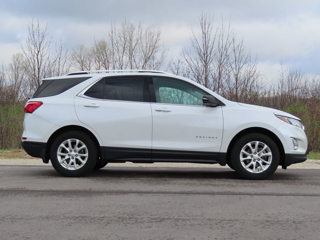 Used 2018 Chevrolet Equinox LT w/ Sun & Infotainment Package FWD image 2