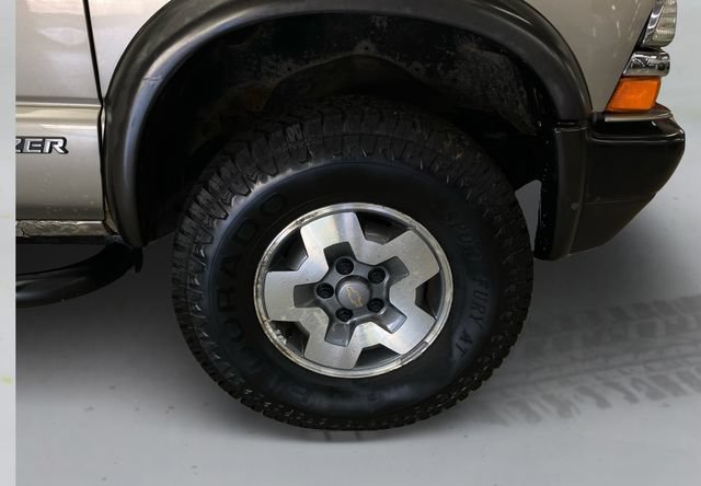 Used 2001 Chevrolet Blazer LS w/ Preferred Equipment Group AWD/4WD image 16