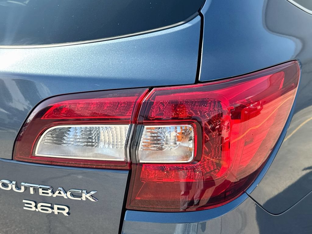 Used 2016 Subaru Outback 3.6R Limited AWD/4WD image 34