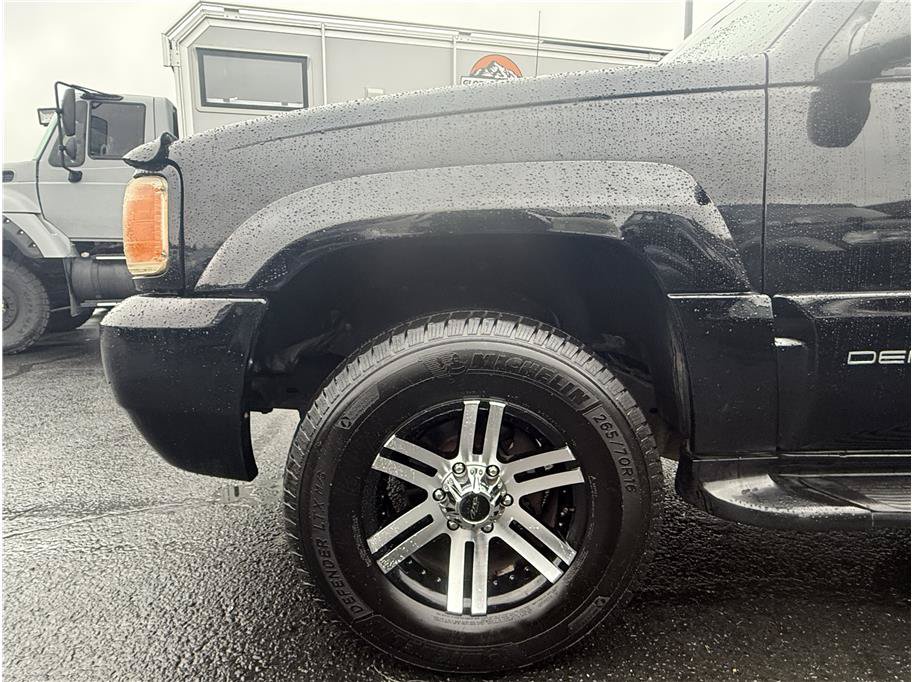 Used 1999 GMC Yukon Denali AWD/4WD image 16