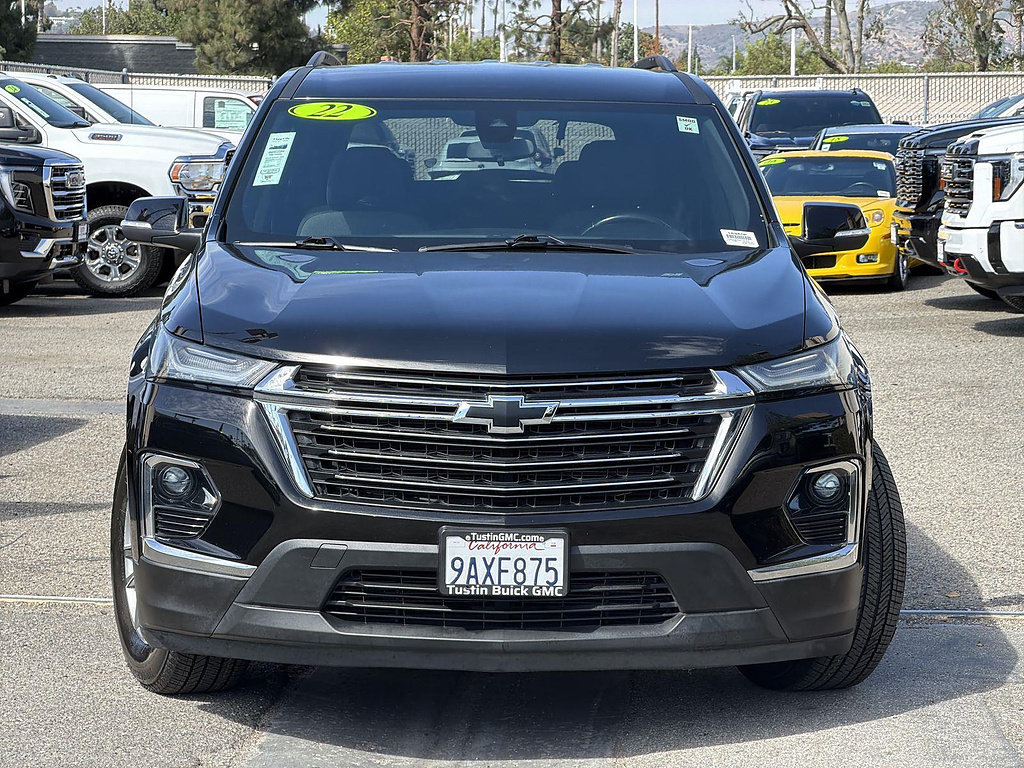 Used 2022 Chevrolet Traverse LT FWD image 2