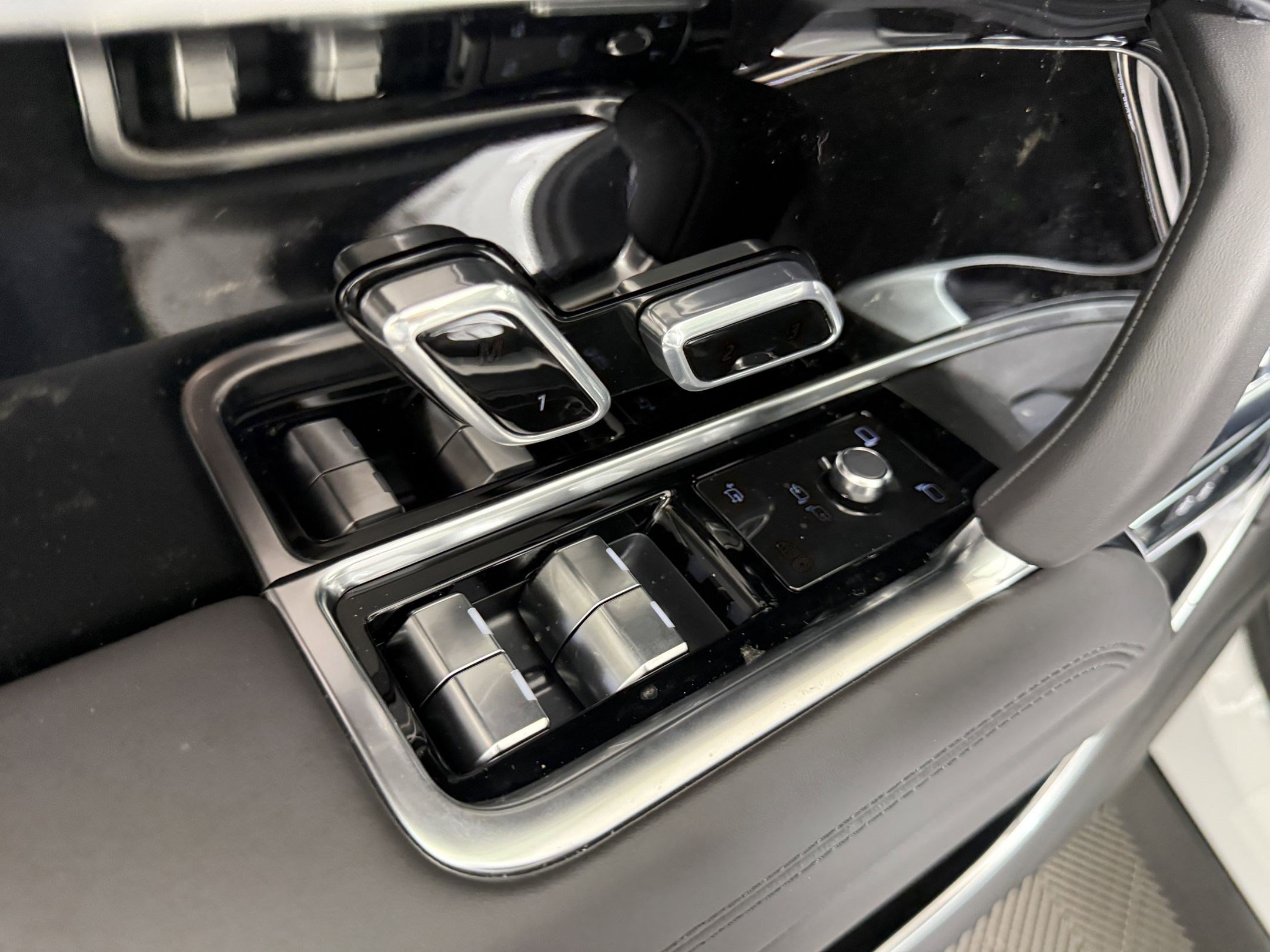 New 2026 Land Rover Range Rover SE AWD/4WD image 10