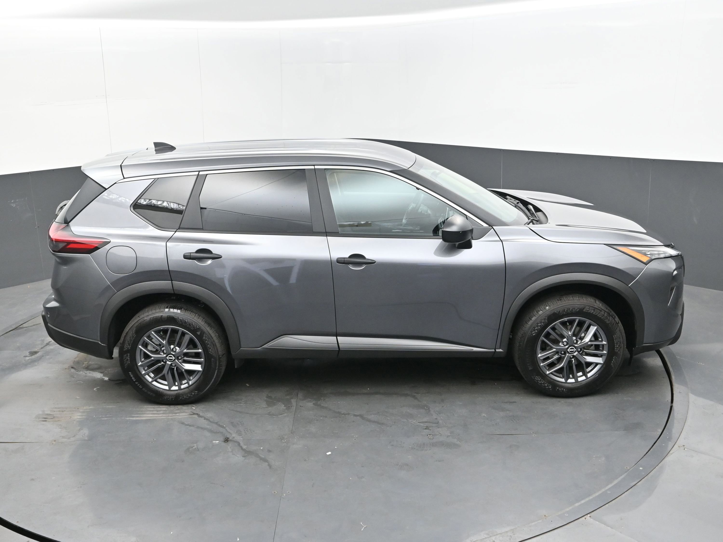 Certified 2025 Nissan Rogue S image 33